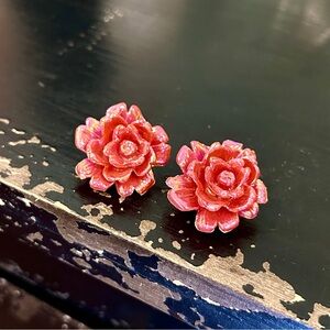 60s Vintage 🌸 Magenta Flower Earrings